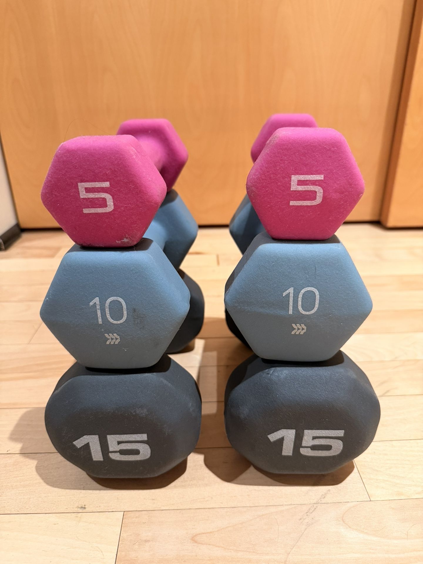 Dumbbell set 5s, 10s, 15s (pairs)