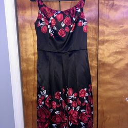 Black dress with a rose design (Size 8)