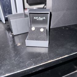 10k solid Yellow Gold with Lab grown Dismonds Earrings