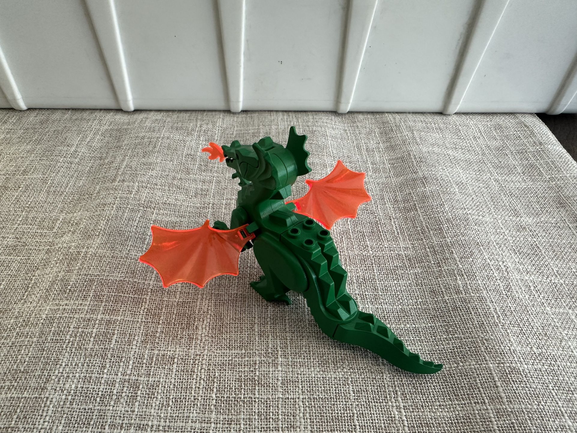 Lego Castle : Vintage Green Dragon Minifigure with Wings 6056, 6082