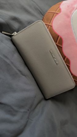 Michael Kors light gray wallet in excellent condition
