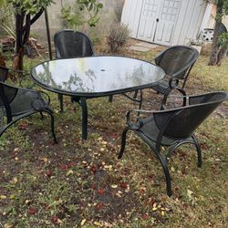 Table/ Chairs