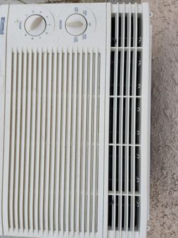 Kenmore 580,5,200 BTU window air conditioner