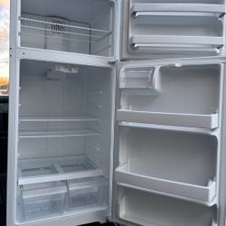 Ge Refrigerator Top Freezer Good Condition 