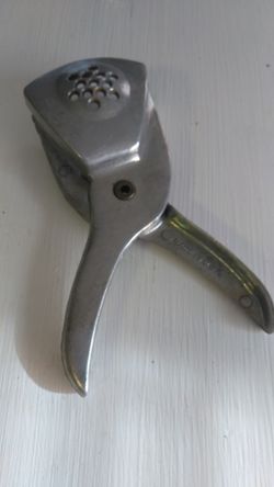 Resteraunt / commercial quality citrus squeezer