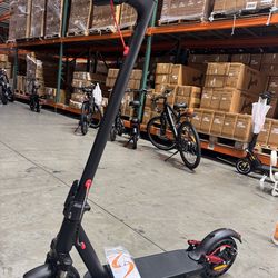 Front and rear shock-absorbing electric scooters