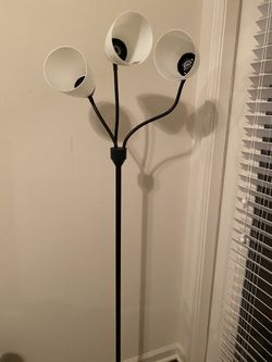 Light stand - 3 bulbs