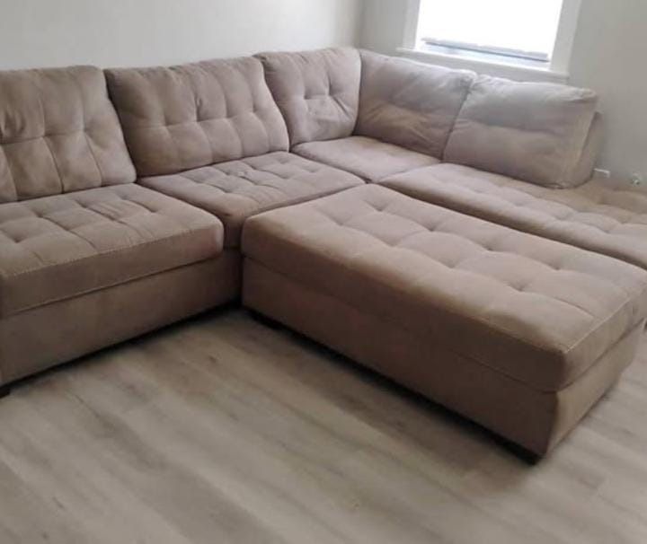 Modern Grey Chenille Sectional Couch And Ottoman
