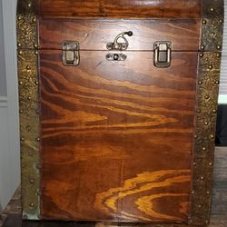 ViNTAGE HARDWOOD TRAVEL WINE BOX CASE WITH HANDLE VERY DECORATIVE PIECE


