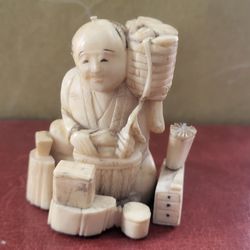 Japanese carved  bone netsuke figure
