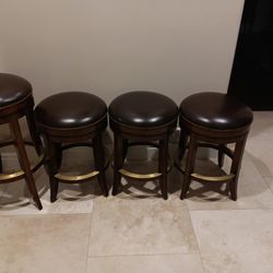 4 BAR Stools 