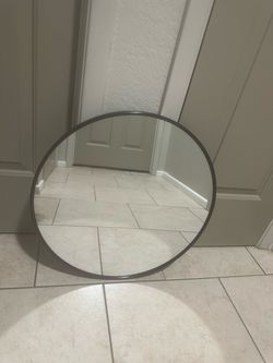 Round mirror