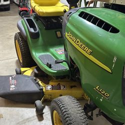 John Deere Tractor L120