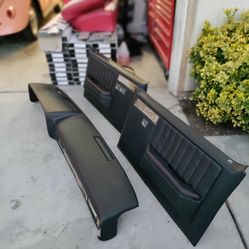 We Do Upholstery Work In Car's Boat's Furniture And RV 