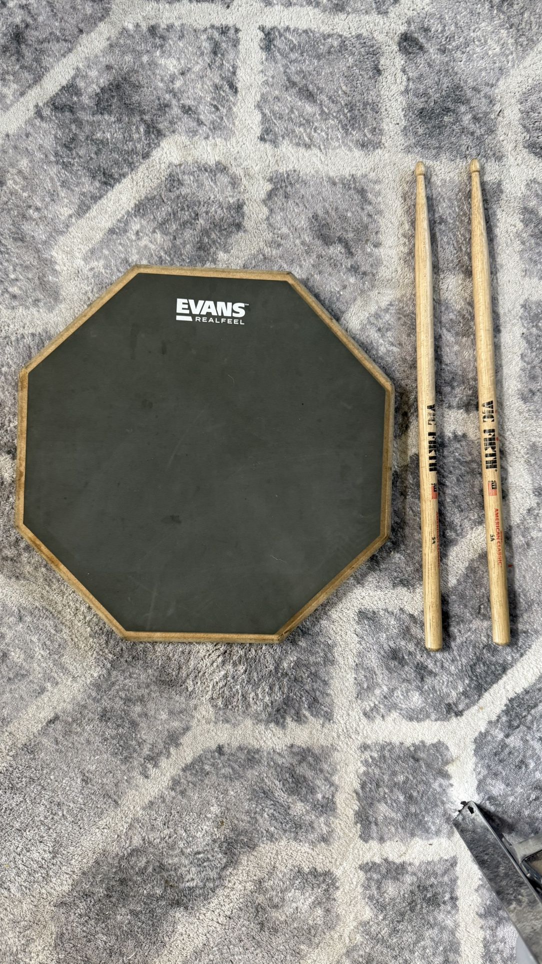 Evans RealFeel - Drum Practice Pad - Drum Pad - Drummer Practice Pad - Gum Rubber, Single Sided, Stand Mountable, 6 Inch