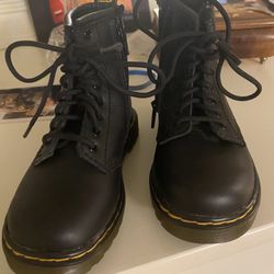 Dr. Martens Kids Leather Boots Size 7  With Side Zipper In Black Color 