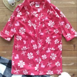 4T-5T  RED & WHITE SNOWFLAKE FLEECE BATHROBE **MISSING BELT**