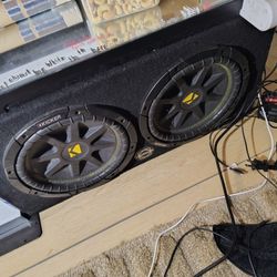 Double box/Enclosure with x2 10 inch Kicker Subwoofers also KickerDx200.4 Amp +Infinity Primus 3000a 300wat5 x1 mono Amp