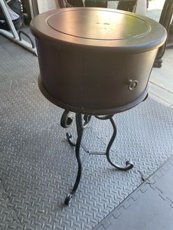 Decor Round Table
