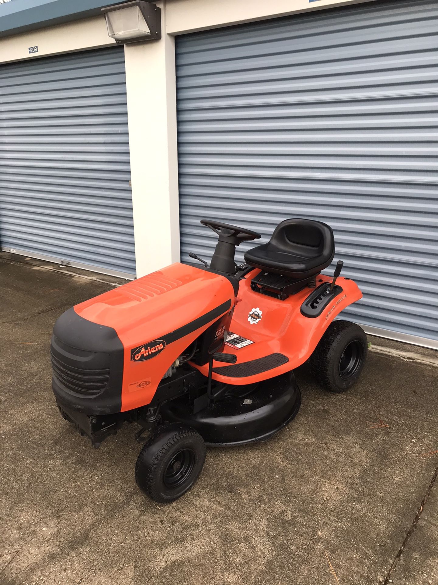 ARIENS BY HUSQVARNA TRACTOR 30 INCH RIDING LAWN MOWER