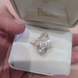 Big Beautiful Clean 14kt Gold With 2 Carat Cluster Diamond Ring Asking $1000 Cash Only Must Pick Up Broadway And APACHE BUCKEYE AZ 