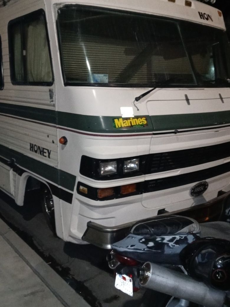 1987 Honey 37 Foot Motor Coach