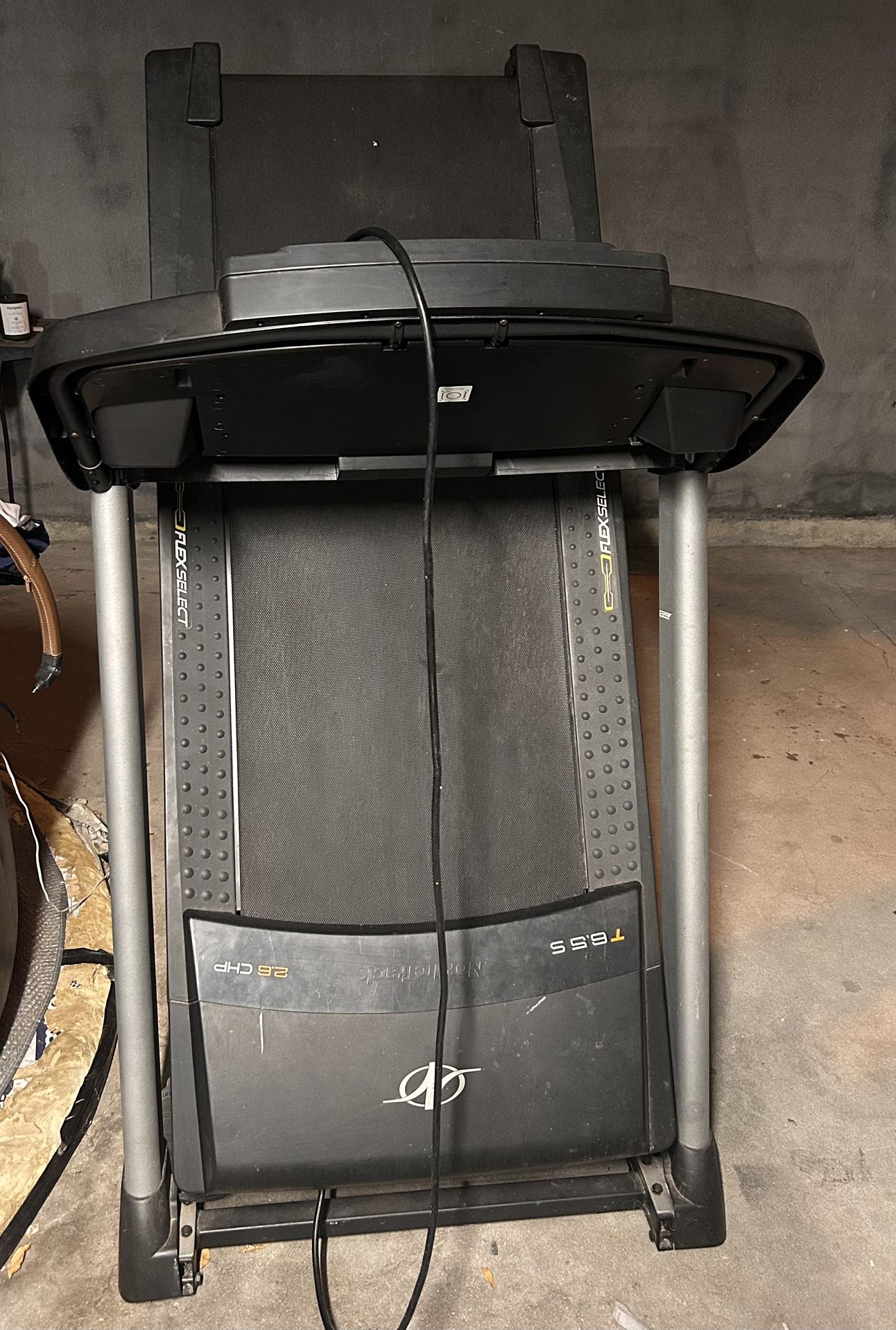Nordictrack T6.5 S Treadmill Running  