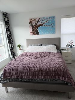 Room & Board Ella Bed, Queen size, with Square Stainless Steel Legs