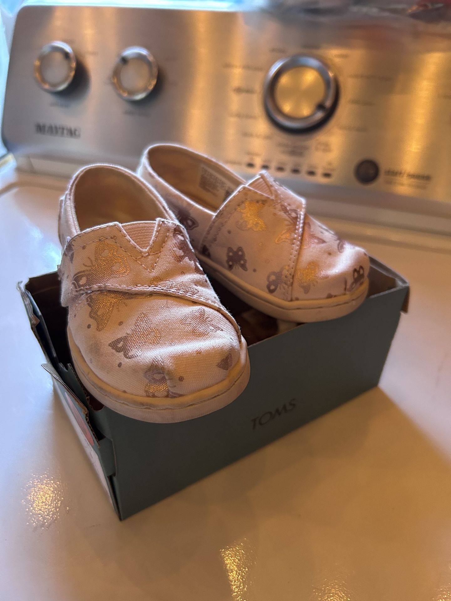 Tom’s Butterfly’s Shoes