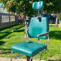VINTAGE 1980’S HYDRAULIC BARBER/SALON CHAIR