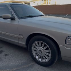 2010 Mercury Grand Marquis