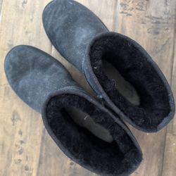 Black Ugg Boot