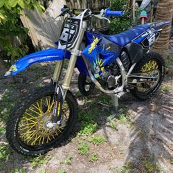 NICE 2006 Yz125 ((TITLE IN HAND))