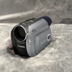 Canon ZR900 Mini DV camcorder