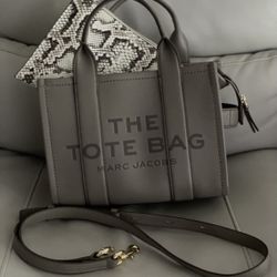 MarcJacobs The Tote Cement Color 