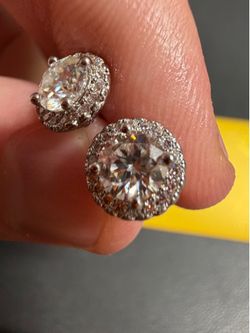 Moissanite Earnings 5.0mm