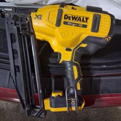 Dewalt BRUSHLESS 16 Gauge FINISH NAILER TOOL Only $160