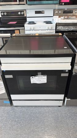New scratch and dent Samsung bespoke induction white slide in range. 1 year manufacturing warranty