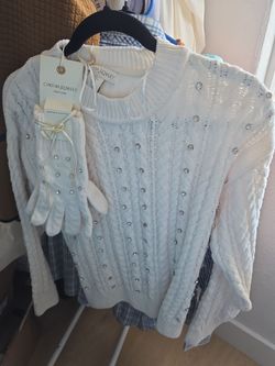 Women’s Sweater Small with Gloves NEW