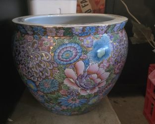 2 Beautiful Matching Pot Holders. Must Go Asap. Pick-up And Cash Only