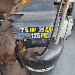 Central Pneumatic 21 Gallon, 125 PSI, 2.5 hp Air Compressor 