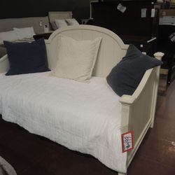 Twin Daybed — Legacy Classic