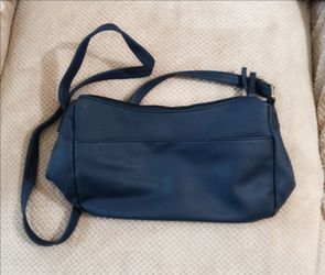 🚨 NAVY CROSSBODY PURSE