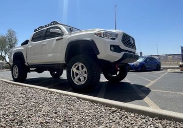 Toyota Tacoma wheels tires leveling & lift kits accessories lights intakes bed covers side steps installs. (We Finance)