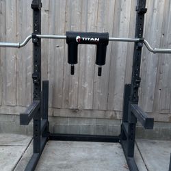 ETE Squat Rack, Titan Squat Bar, Iron Grip 25 lbs Plates