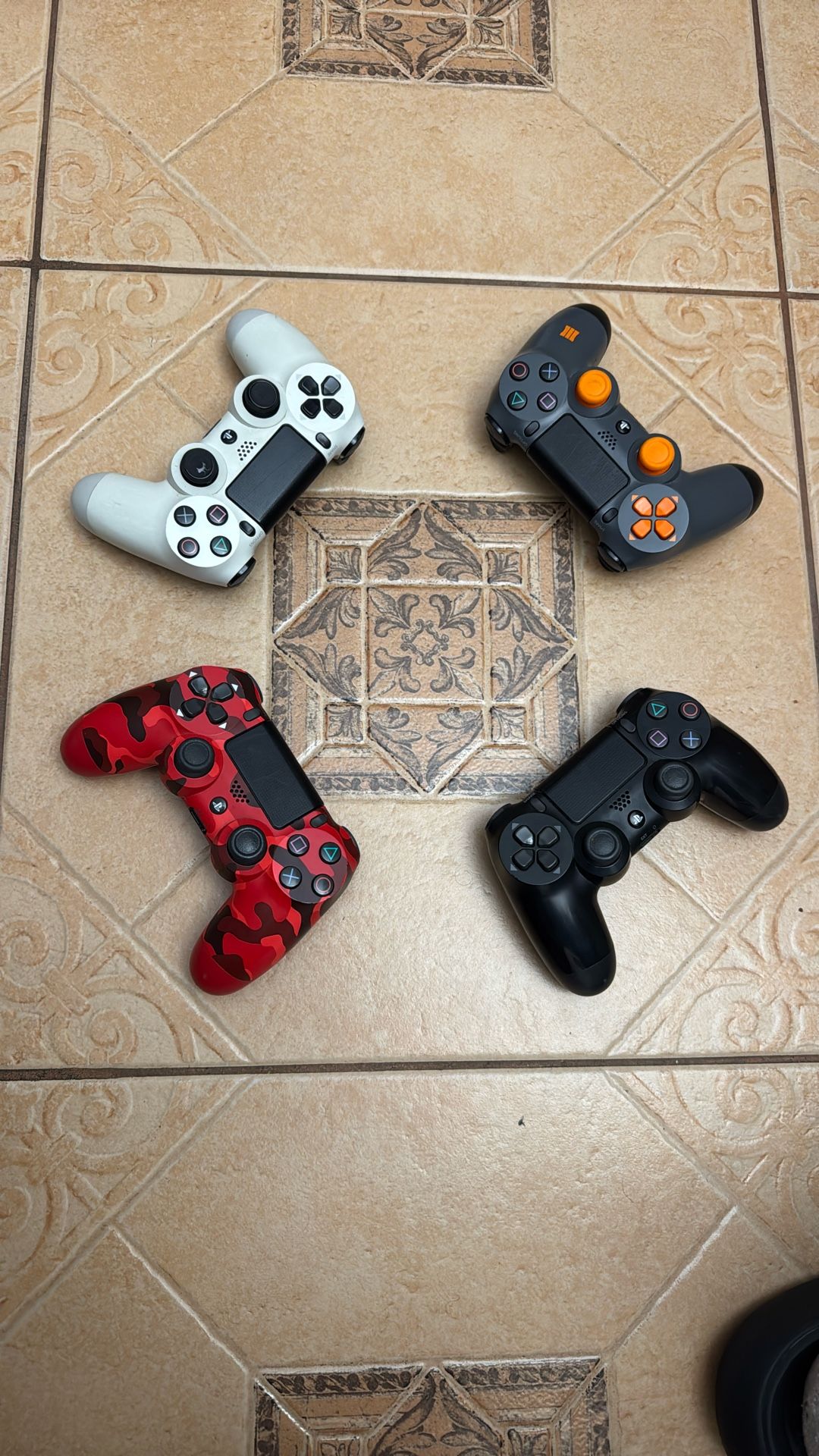 Lot Of 4 PS4 Controllers SONY OEM —NO TRADES !