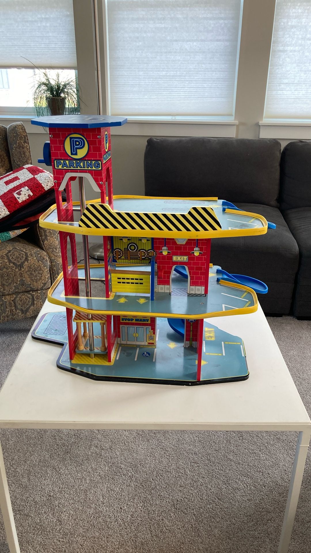 Toy Garage Service Station With Elevator