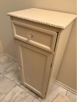 Rachel Ashwell Simply Shabby Chic cabinet