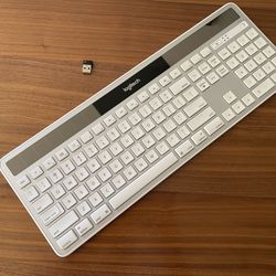 Logitech Mac Solar Keyboard - K750