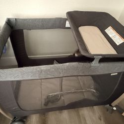 Playpen- Changing Station 